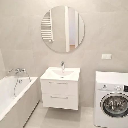 Classic - Prywatny Parking, Blisko Szpital Arkonska I Strzalowska Szczecin