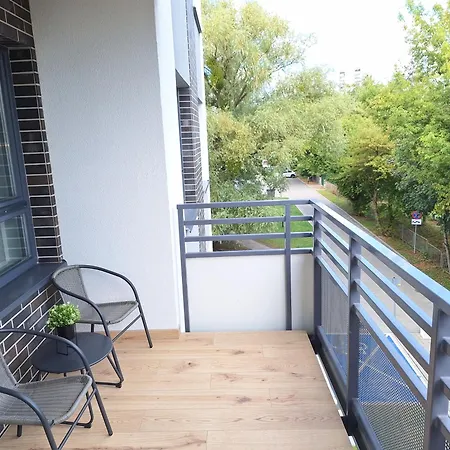 Classic - Prywatny Parking, Blisko Szpital Arkonska I Strzalowska