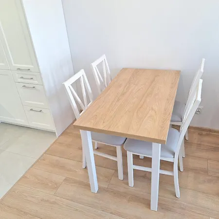 Apartament Classic - Prywatny Parking, Blisko Szpital Arkońska I Strzałowska *