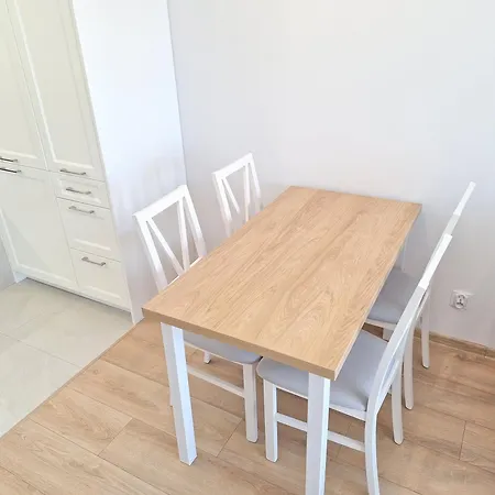Apartament Classic - Prywatny Parking, Blisko Szpital Arkońska I Strzałowska
