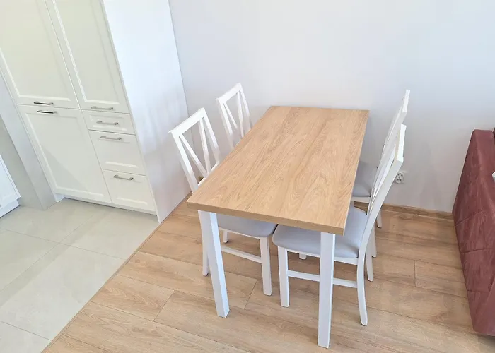 Apartment Classic - Prywatny Parking, Blisko Szpital Arkonska I Strzalowska *